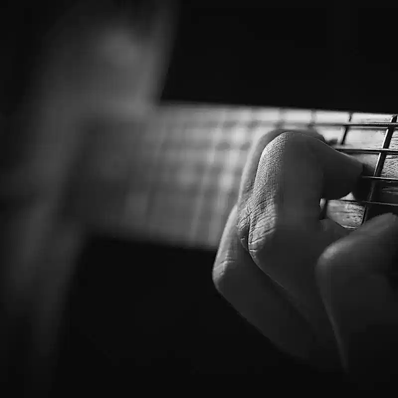 https://griquenon.com/wp-content/uploads/2022/03/gitar_background.webp